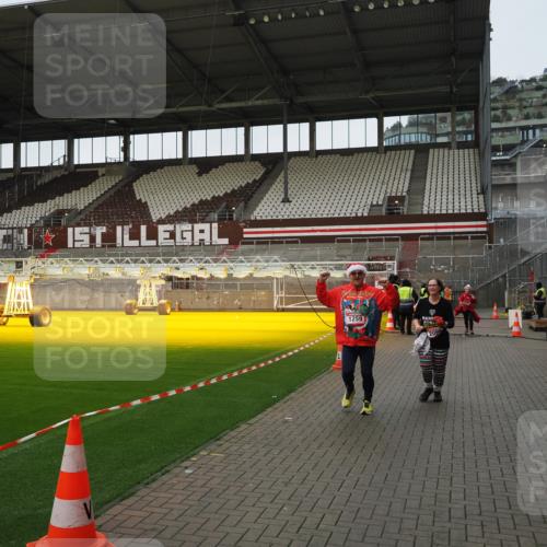 07.12.2025 - St. Pauli X-Mass-Run No. 15 Fabian Wolf http://msf.ph/oto/9425584 07.12.2025 12:19:12 Ziel 1259, 2093, 2309 meine-sportfotos.de