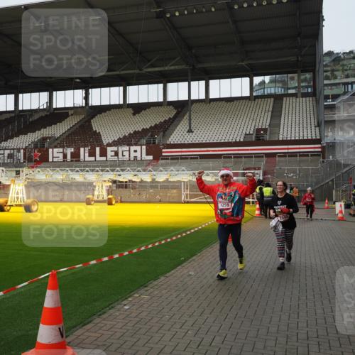 07.12.2025 - St. Pauli X-Mass-Run No. 15 Fabian Wolf http://msf.ph/oto/9425585 07.12.2025 12:19:12 Ziel 1259, 2093, 2309 meine-sportfotos.de