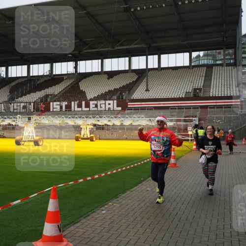 07.12.2025 - St. Pauli X-Mass-Run No. 15 Fabian Wolf http://msf.ph/oto/9425587 07.12.2025 12:19:12 Ziel 1259, 2093, 2309 meine-sportfotos.de