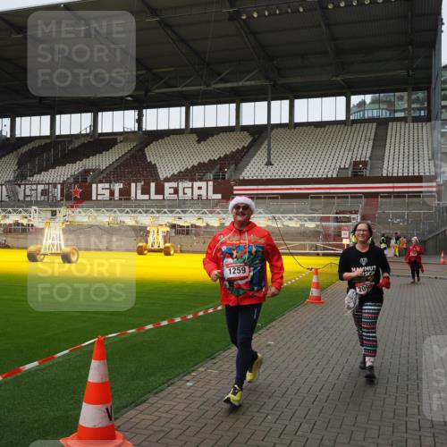 07.12.2025 - St. Pauli X-Mass-Run No. 15 Fabian Wolf http://msf.ph/oto/9425590 07.12.2025 12:19:13 Ziel 1259, 2093, 2309 meine-sportfotos.de