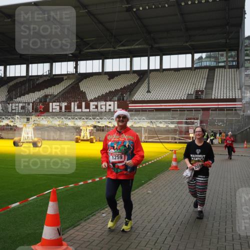 07.12.2025 - St. Pauli X-Mass-Run No. 15 Fabian Wolf http://msf.ph/oto/9425591 07.12.2025 12:19:13 Ziel 1259, 2093, 2309 meine-sportfotos.de