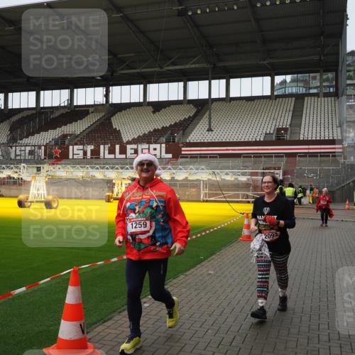 07.12.2025 - St. Pauli X-Mass-Run No. 15 Fabian Wolf http://msf.ph/oto/9425592 07.12.2025 12:19:13 Ziel 1259, 2093, 2309 meine-sportfotos.de