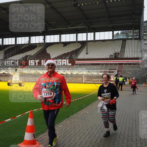 07.12.2025 - St. Pauli X-Mass-Run No. 15 Fabian Wolf http://msf.ph/oto/9425593 07.12.2025 12:19:13 Ziel 1259, 2093, 2309 meine-sportfotos.de