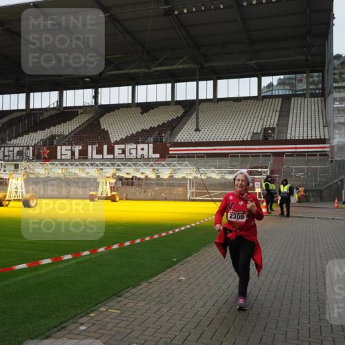 07.12.2025 - St. Pauli X-Mass-Run No. 15 Fabian Wolf http://msf.ph/oto/9425597 07.12.2025 12:19:19 Ziel 1259, 2093, 2309 meine-sportfotos.de