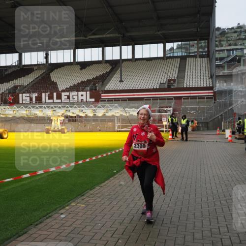 07.12.2025 - St. Pauli X-Mass-Run No. 15 Fabian Wolf http://msf.ph/oto/9425598 07.12.2025 12:19:19 Ziel 1259, 2093, 2309 meine-sportfotos.de