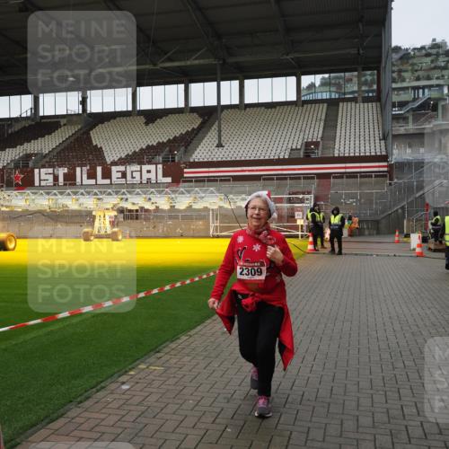 07.12.2025 - St. Pauli X-Mass-Run No. 15 Fabian Wolf http://msf.ph/oto/9425599 07.12.2025 12:19:19 Ziel 1259, 2093, 2309 meine-sportfotos.de
