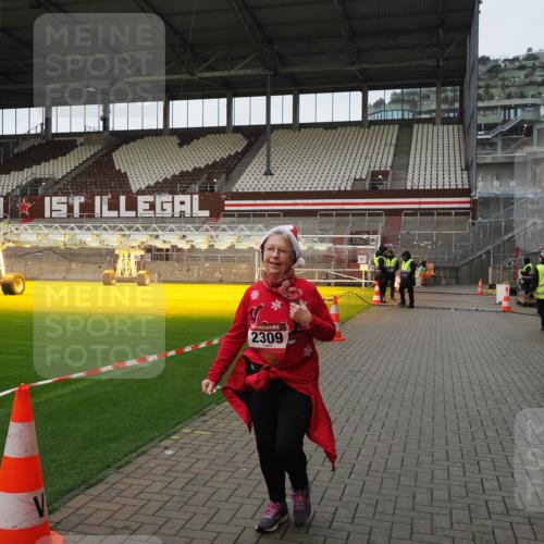 07.12.2025 - St. Pauli X-Mass-Run No. 15 Fabian Wolf http://msf.ph/oto/9425601 07.12.2025 12:19:20 Ziel 1259, 2093, 2309 meine-sportfotos.de