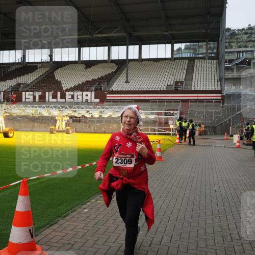 07.12.2025 - St. Pauli X-Mass-Run No. 15 Fabian Wolf http://msf.ph/oto/9425602 07.12.2025 12:19:20 Ziel 1259, 2093, 2309 meine-sportfotos.de