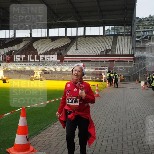 07.12.2025 - St. Pauli X-Mass-Run No. 15 Fabian Wolf http://msf.ph/oto/9425603 07.12.2025 12:19:20 Ziel 1259, 2093, 2309 meine-sportfotos.de