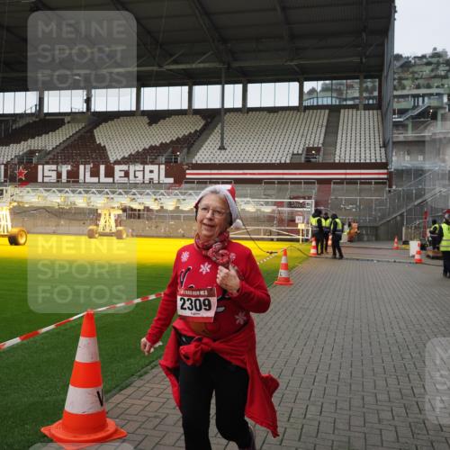 07.12.2025 - St. Pauli X-Mass-Run No. 15 Fabian Wolf http://msf.ph/oto/9425604 07.12.2025 12:19:20 Ziel 1259, 2093, 2309 meine-sportfotos.de