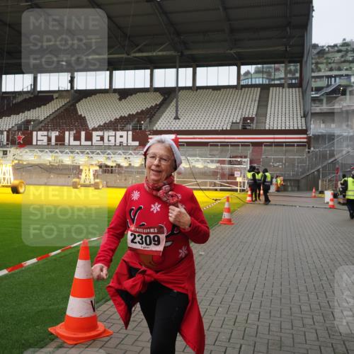07.12.2025 - St. Pauli X-Mass-Run No. 15 Fabian Wolf http://msf.ph/oto/9425605 07.12.2025 12:19:21 Ziel 1259, 2093, 2309 meine-sportfotos.de