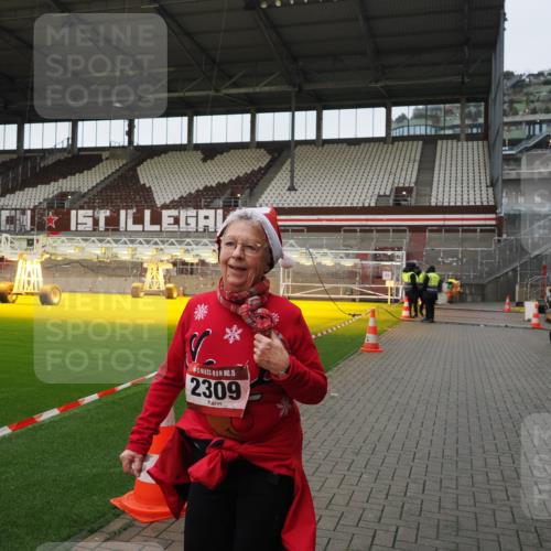 07.12.2025 - St. Pauli X-Mass-Run No. 15 Fabian Wolf http://msf.ph/oto/9425606 07.12.2025 12:19:21 Ziel 1259, 2093, 2309 meine-sportfotos.de