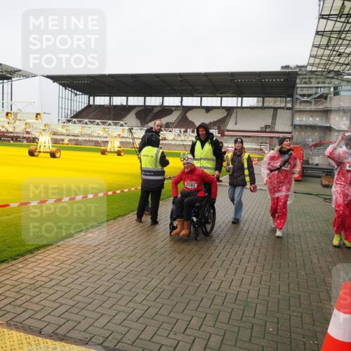 07.12.2025 - St. Pauli X-Mass-Run No. 15 Fabian Wolf http://msf.ph/oto/9425610 07.12.2025 12:24:29 Ziel 3775, 3776 meine-sportfotos.de