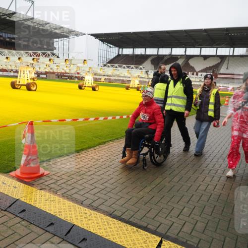 07.12.2025 - St. Pauli X-Mass-Run No. 15 Fabian Wolf http://msf.ph/oto/9425612 07.12.2025 12:24:30 Ziel 3775, 3776 meine-sportfotos.de