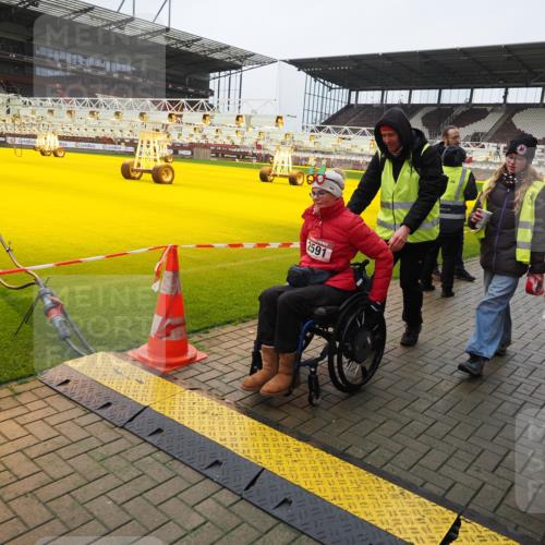 07.12.2025 - St. Pauli X-Mass-Run No. 15 Fabian Wolf http://msf.ph/oto/9425614 07.12.2025 12:24:31 Ziel 3775, 3776 meine-sportfotos.de