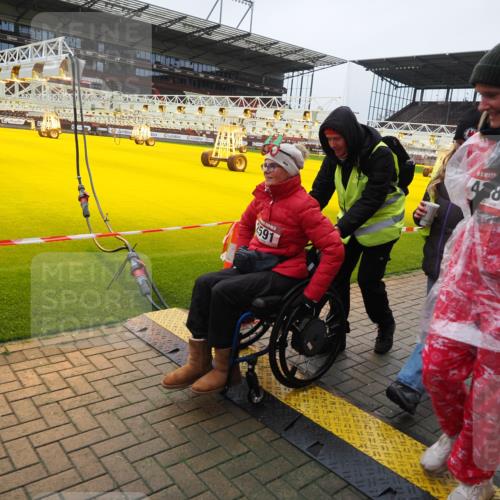07.12.2025 - St. Pauli X-Mass-Run No. 15 Fabian Wolf http://msf.ph/oto/9425616 07.12.2025 12:24:32 Ziel 3775, 3776 meine-sportfotos.de