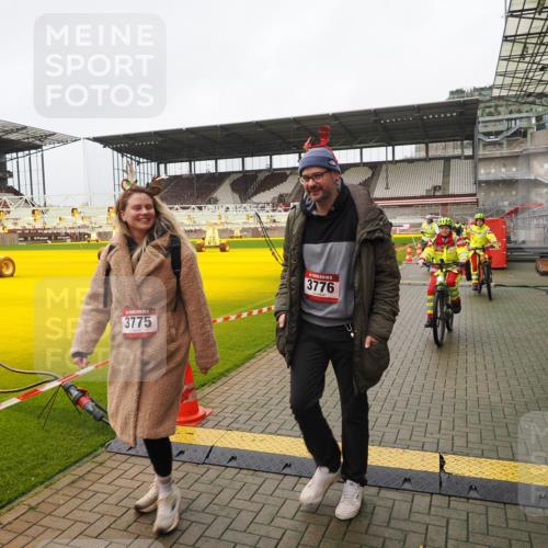 07.12.2025 - St. Pauli X-Mass-Run No. 15 Fabian Wolf http://msf.ph/oto/9425619 07.12.2025 12:25:12 Ziel  meine-sportfotos.de