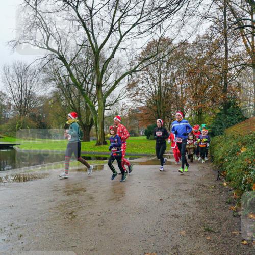 07.12.2025 - St. Pauli X-Mass-Run No. 15 Michael Burmester http://msf.ph/oto/9425821 07.12.2025 09:42:57 Laufen 3189, 3186 meine-sportfotos.de