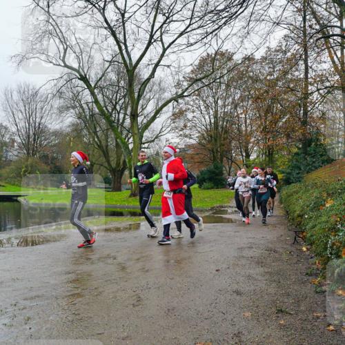 07.12.2025 - St. Pauli X-Mass-Run No. 15 Michael Burmester http://msf.ph/oto/9425880 07.12.2025 09:43:54 Laufen 4552, 4559 meine-sportfotos.de
