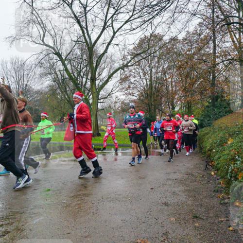 07.12.2025 - St. Pauli X-Mass-Run No. 15 Michael Burmester http://msf.ph/oto/9426254 07.12.2025 10:03:15 Laufen 3828, 4286 meine-sportfotos.de