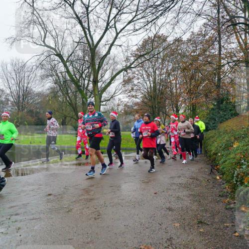 07.12.2025 - St. Pauli X-Mass-Run No. 15 Michael Burmester http://msf.ph/oto/9426255 07.12.2025 10:03:16 Laufen 4296, 1111, 4280 meine-sportfotos.de