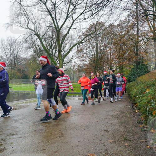 07.12.2025 - St. Pauli X-Mass-Run No. 15 Michael Burmester http://msf.ph/oto/9426281 07.12.2025 10:03:35 Laufen 453, 431, 4092, 2001, 4093, 3073, 3079 meine-sportfotos.de