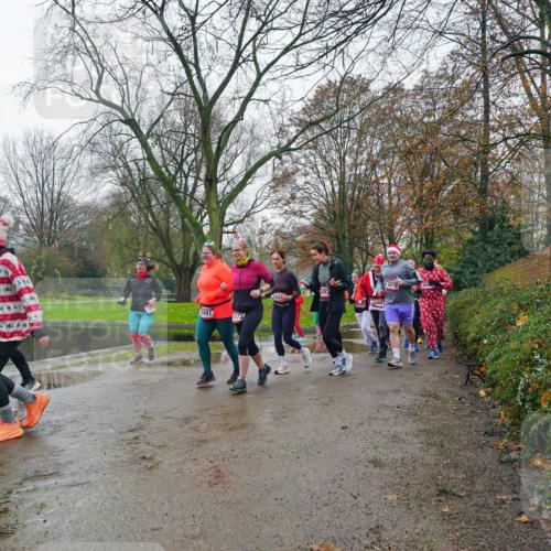 07.12.2025 - St. Pauli X-Mass-Run No. 15 Michael Burmester http://msf.ph/oto/9426283 07.12.2025 10:03:36 Laufen 2001, 1373, 292, 2634, 3079 meine-sportfotos.de