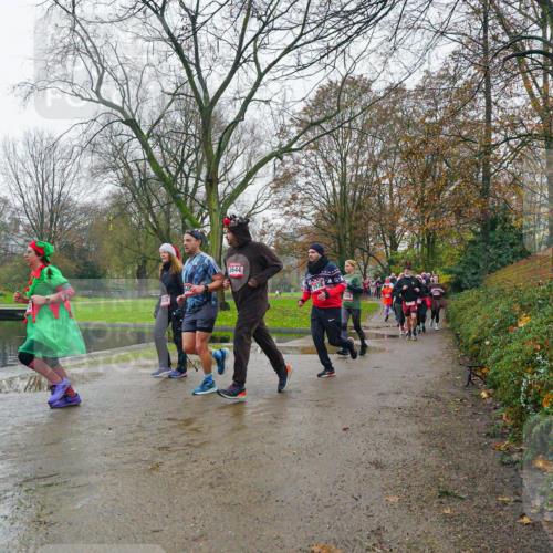 07.12.2025 - St. Pauli X-Mass-Run No. 15 Michael Burmester http://msf.ph/oto/9426326 07.12.2025 10:04:11 Laufen 3644, 2638 meine-sportfotos.de