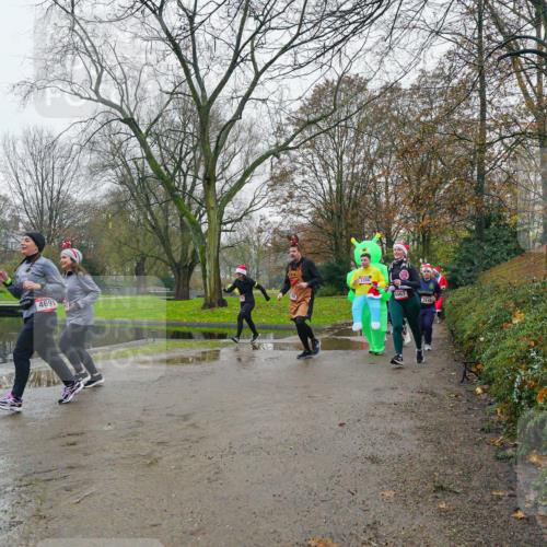07.12.2025 - St. Pauli X-Mass-Run No. 15 Michael Burmester http://msf.ph/oto/9426362 07.12.2025 10:04:58 Laufen 4691, 1204, 4467, 2648 meine-sportfotos.de
