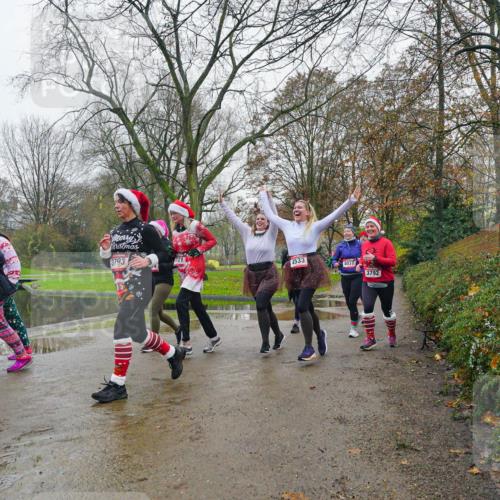 07.12.2025 - St. Pauli X-Mass-Run No. 15 Michael Burmester http://msf.ph/oto/9426370 07.12.2025 10:05:07 Laufen 3793, 21, 4533, 4037, 3792 meine-sportfotos.de