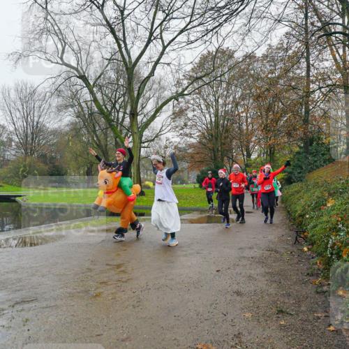 07.12.2025 - St. Pauli X-Mass-Run No. 15 Michael Burmester http://msf.ph/oto/9426374 07.12.2025 10:05:14 Laufen 1727, 3729 meine-sportfotos.de