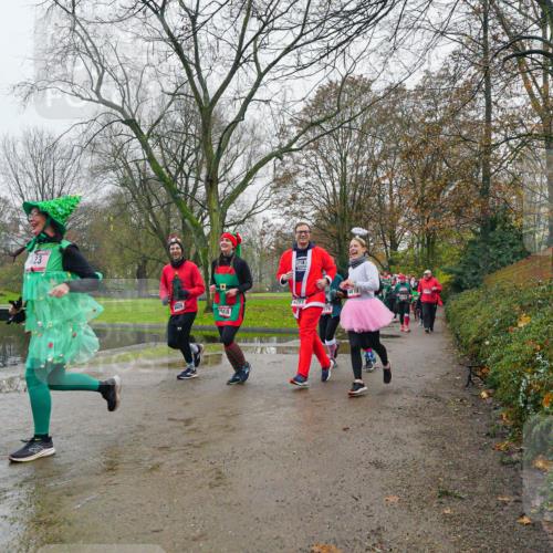 07.12.2025 - St. Pauli X-Mass-Run No. 15 Michael Burmester http://msf.ph/oto/9426379 07.12.2025 10:05:19 Laufen 4409, 18, 4391, 376 meine-sportfotos.de