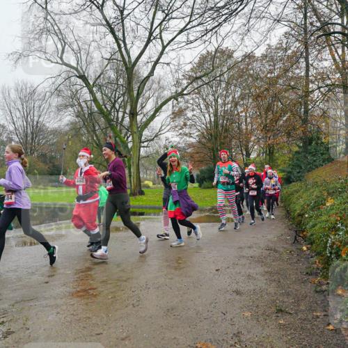 07.12.2025 - St. Pauli X-Mass-Run No. 15 Michael Burmester http://msf.ph/oto/9426391 07.12.2025 10:05:31 Laufen 384, 4462, 4291, 601 meine-sportfotos.de