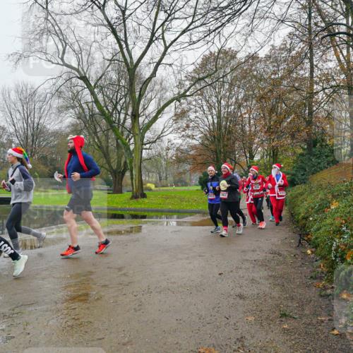 07.12.2025 - St. Pauli X-Mass-Run No. 15 Michael Burmester http://msf.ph/oto/9426396 07.12.2025 10:05:35 Laufen 2857, 58 meine-sportfotos.de