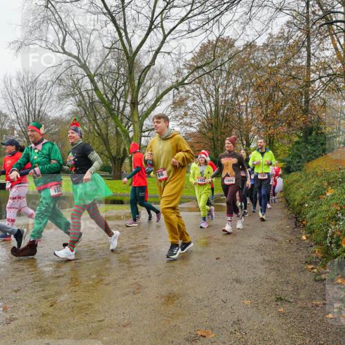 07.12.2025 - St. Pauli X-Mass-Run No. 15 Michael Burmester http://msf.ph/oto/9426767 07.12.2025 10:45:00 Laufen 66, 152, 1402, 1400, 1260 meine-sportfotos.de