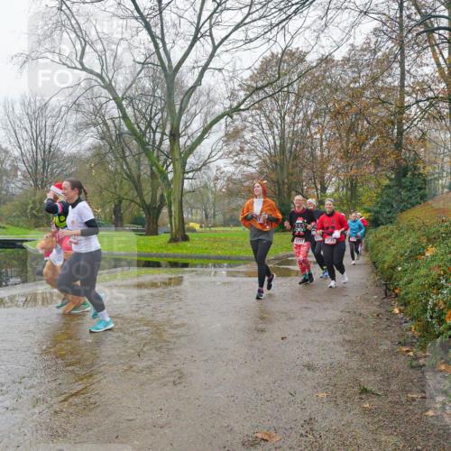 07.12.2025 - St. Pauli X-Mass-Run No. 15 Michael Burmester http://msf.ph/oto/9427342 07.12.2025 11:21:33 Laufen 3733, 3735 meine-sportfotos.de