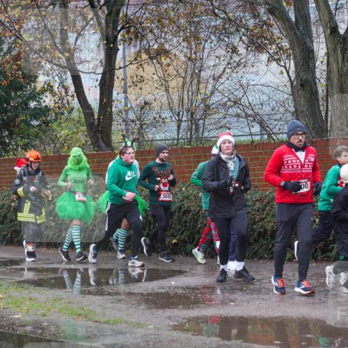 07.12.2025 - St. Pauli X-Mass-Run No. 15 Michael Burmester http://msf.ph/oto/9427370 07.12.2025 10:24:44 Laufen 2327, 00, 3042, 1, 11, 00, 504, 208 meine-sportfotos.de