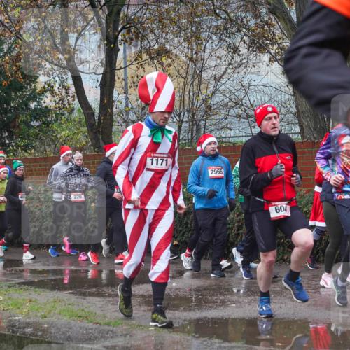 07.12.2025 - St. Pauli X-Mass-Run No. 15 Michael Burmester http://msf.ph/oto/9427409 07.12.2025 10:24:55 Laufen 486, 3001, 220, 1171, 2965, 604 meine-sportfotos.de