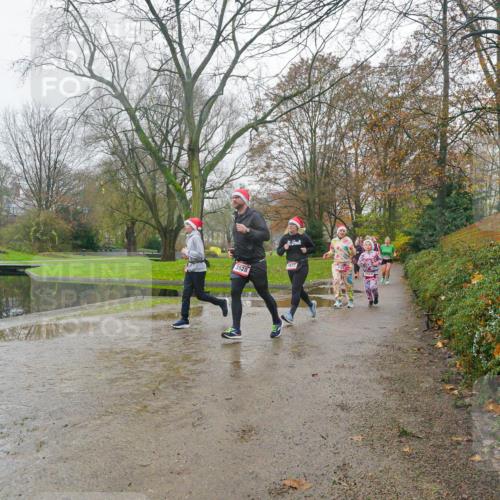 07.12.2025 - St. Pauli X-Mass-Run No. 15 Michael Burmester http://msf.ph/oto/9427420 07.12.2025 11:22:33 Laufen 3928, 3927 meine-sportfotos.de