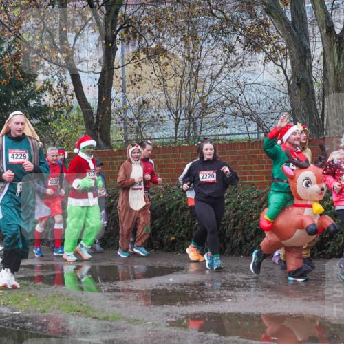 07.12.2025 - St. Pauli X-Mass-Run No. 15 Michael Burmester http://msf.ph/oto/9427494 07.12.2025 10:25:58 Laufen 215, 4229, 2028, 2339, 3558, 2220, 19, 2763, 2340 meine-sportfotos.de