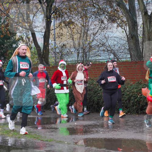 07.12.2025 - St. Pauli X-Mass-Run No. 15 Michael Burmester http://msf.ph/oto/9427496 07.12.2025 10:25:59 Laufen 1521, 1516, 215, 4229, 2339, 2028, 2220, 3598, 216, 23, 2763 meine-sportfotos.de