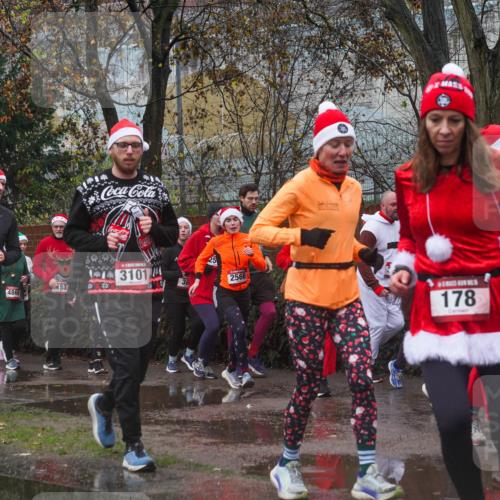 07.12.2025 - St. Pauli X-Mass-Run No. 15 Michael Burmester http://msf.ph/oto/9427557 07.12.2025 10:26:24 Laufen 4615, 2490, 4866, 153, 3101, 25, 2566, 178, 955 meine-sportfotos.de
