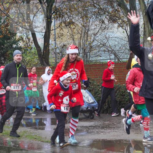 07.12.2025 - St. Pauli X-Mass-Run No. 15 Michael Burmester http://msf.ph/oto/9427581 07.12.2025 10:26:31 Laufen 191, 2201, 479, 577, 2737, 168, 100, 57, 273 meine-sportfotos.de