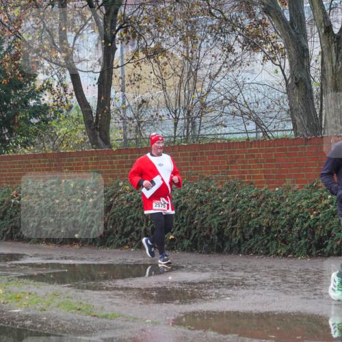 07.12.2025 - St. Pauli X-Mass-Run No. 15 Michael Burmester http://msf.ph/oto/9427605 07.12.2025 10:26:43 Laufen 2575, 2683 meine-sportfotos.de