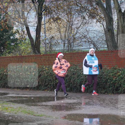 07.12.2025 - St. Pauli X-Mass-Run No. 15 Michael Burmester http://msf.ph/oto/9427608 07.12.2025 10:26:48 Laufen 2105, 2103 meine-sportfotos.de