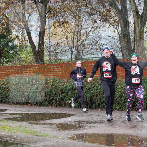 07.12.2025 - St. Pauli X-Mass-Run No. 15 Michael Burmester http://msf.ph/oto/9427871 07.12.2025 10:42:49 Laufen 1705, 1668, 1670, 29 meine-sportfotos.de