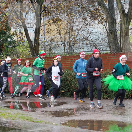 07.12.2025 - St. Pauli X-Mass-Run No. 15 Michael Burmester http://msf.ph/oto/9427918 07.12.2025 10:43:26 Laufen 542, 403, 3, 1140, 3586, 186, 1136, 1630, 599, 492, 529 meine-sportfotos.de
