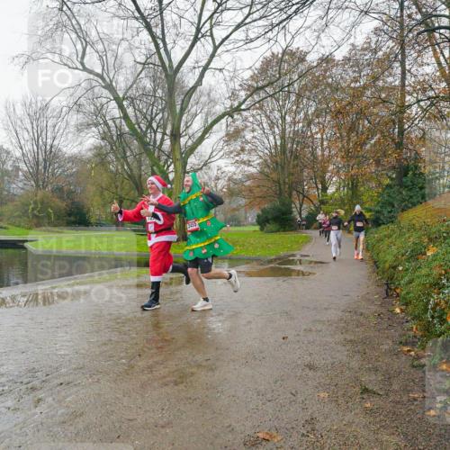 07.12.2025 - St. Pauli X-Mass-Run No. 15 Michael Burmester http://msf.ph/oto/9428062 07.12.2025 11:39:46 Laufen 2455 meine-sportfotos.de