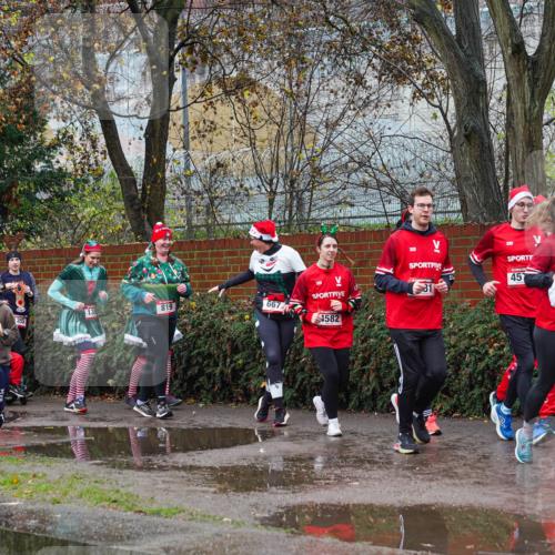 07.12.2025 - St. Pauli X-Mass-Run No. 15 Michael Burmester http://msf.ph/oto/9428111 07.12.2025 10:45:27 Laufen 1229, 1412, xxxx, 355, 457, 819, 667, 1582, 1697, 16, 45 meine-sportfotos.de