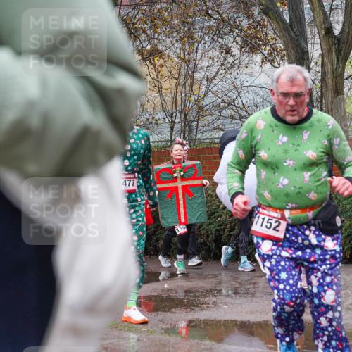 07.12.2025 - St. Pauli X-Mass-Run No. 15 Michael Burmester http://msf.ph/oto/9428132 07.12.2025 10:45:34 Laufen 477, 138, 1152, 1463, 12 meine-sportfotos.de